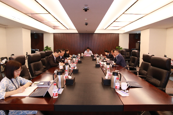 人生就是搏官网党委理论学习中心组举行党的二十大精神专题学习会